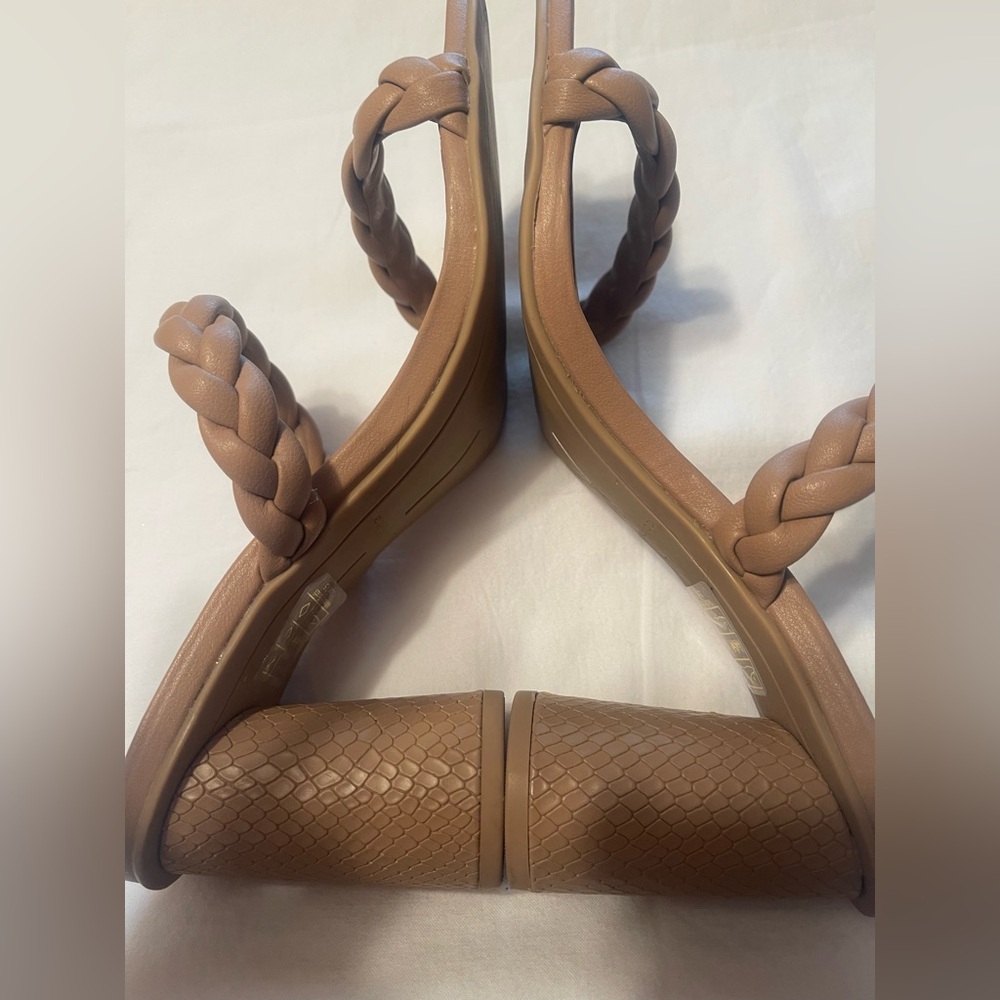 Dolce vita . Braided Tan Sandals - Picture 7 of 8